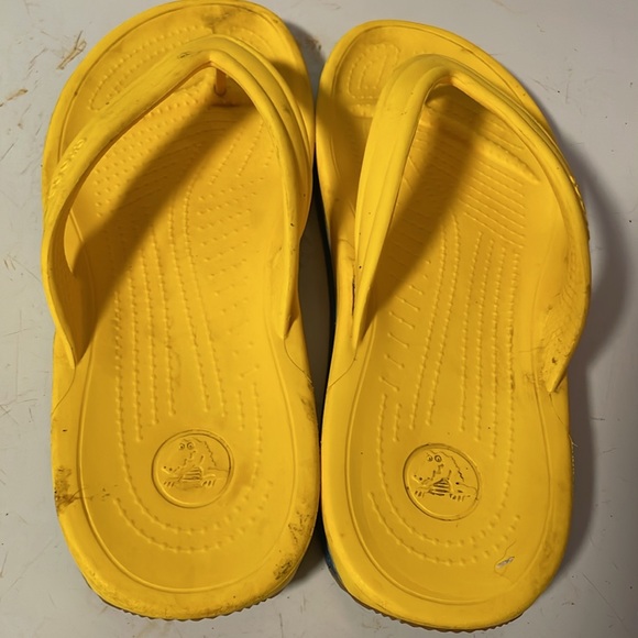 Crocs Retro Wedge Flip Flop Thong Sandal Yellow/Blue W 9/M 7 Unisex - Picture 3 of 7
